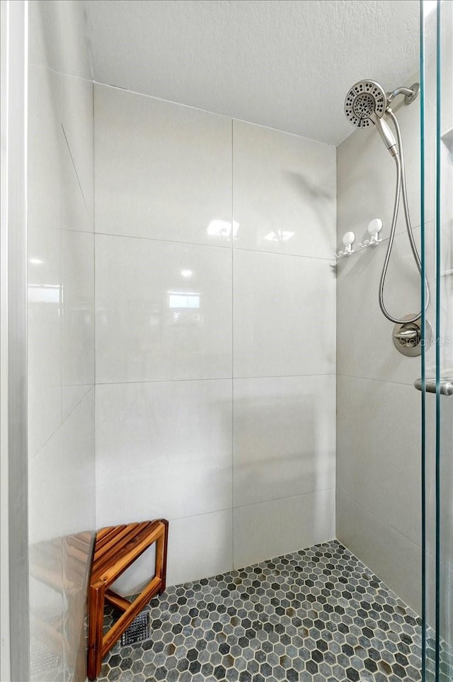 1648 Skinner St, Lakeland, FL 33801 - full bathroom featuring a shower stall and a textured ceiling