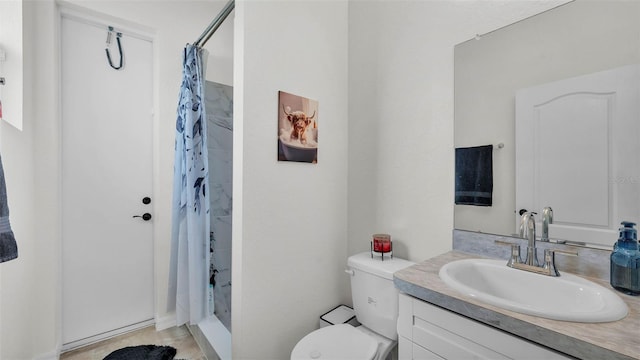 1146 Enclave Ct, Auburndale, FL 33823 - full bathroom with toilet, vanity, and curtained shower