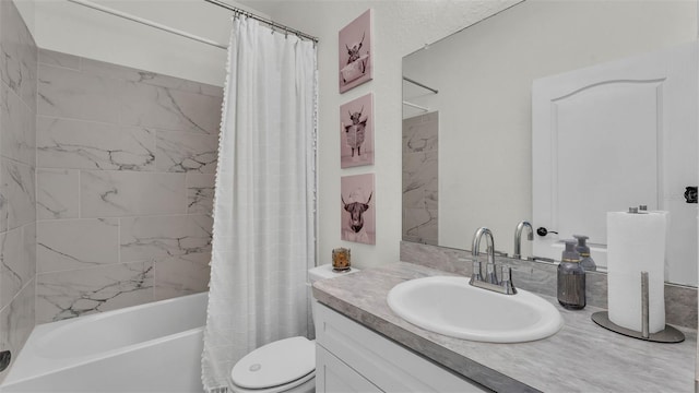 1146 Enclave Ct, Auburndale, FL 33823 - full bathroom with vanity, shower / bathtub combination with curtain, and toilet