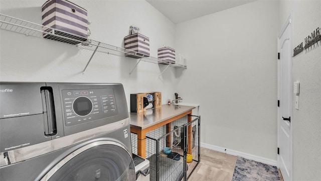 1146 Enclave Ct, Auburndale, FL 33823 - laundry room with washer / dryer and baseboards