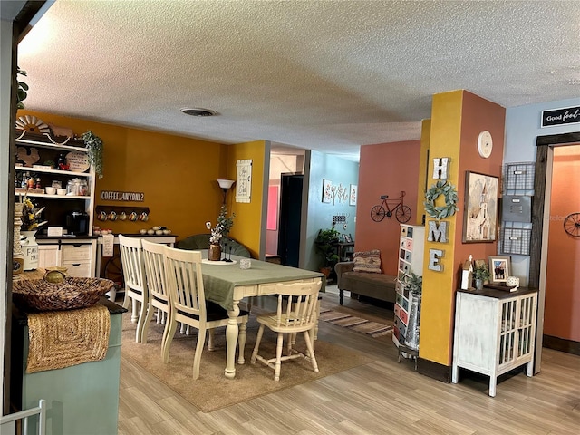 103 Inglis Way, Wauchula, FL 33873 - dining space with wood finished floors and a textured ceiling