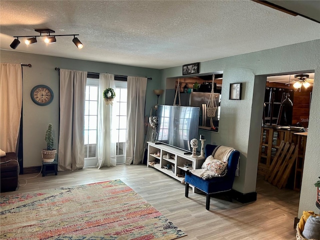 103 Inglis Way, Wauchula, FL 33873 - living area featuring wood finished floors, a textured ceiling, a textured wall, and a ceiling fan