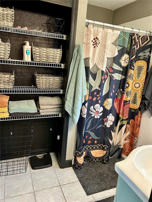 103 Inglis Way, Wauchula, FL 33873 - bathroom with vanity, tile patterned floors, and curtained shower