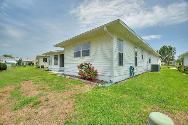 3618 Highland Fairways Blvd, Lakeland, FL 33810 - view of side of home featuring central air condition unit and a yard