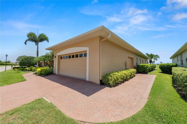 2936 Grasslands Dr, Lakeland, FL 33803 - view of garage