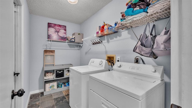 1423 Ridgegreen Loop N, Lakeland, FL 33809 - laundry room with washing machine and dryer, a textured ceiling, dark stone finish flooring, and baseboards