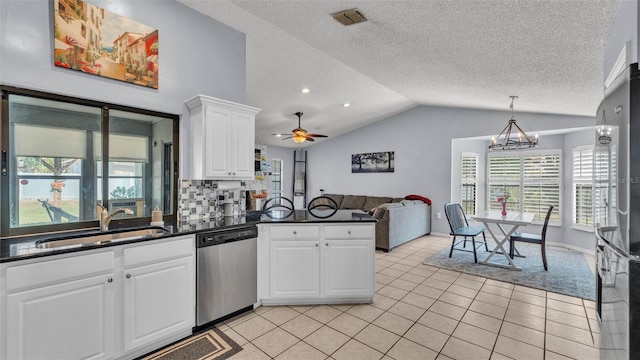 1423 Ridgegreen Loop N, Lakeland, FL 33809 - kitchen with stainless steel appliances, vaulted ceiling, dark countertops, a sink, and plenty of natural light