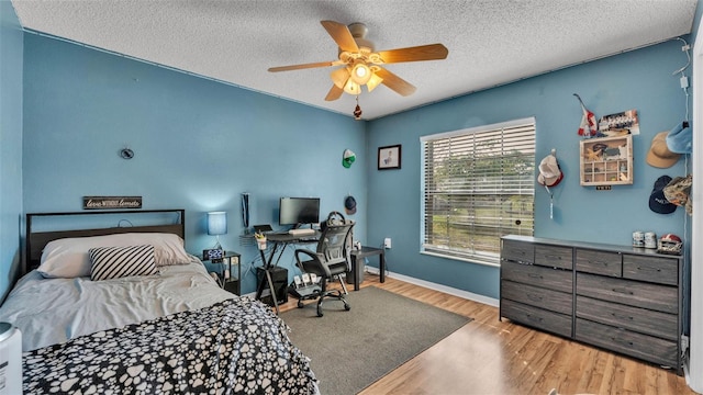 1423 Ridgegreen Loop N, Lakeland, FL 33809 - bedroom featuring wood finished floors, a textured ceiling, ceiling fan, baseboards, and a desk