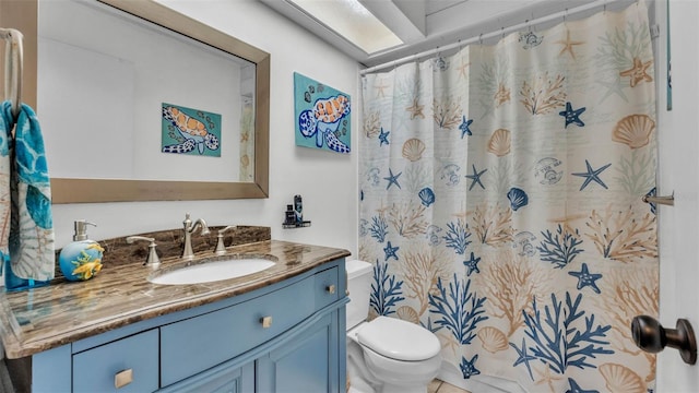 1423 Ridgegreen Loop N, Lakeland, FL 33809 - bathroom with toilet, vanity, and a shower with curtain