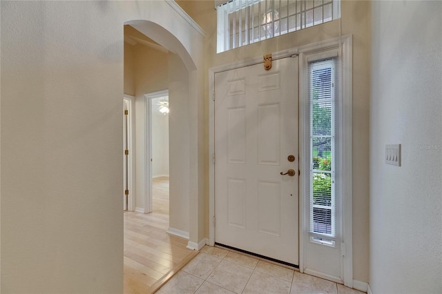 1003 Clearpointe Way, Lakeland, FL 33813 - foyer featuring arched walkways, healthy amount of natural light, baseboards, and light tile patterned floors