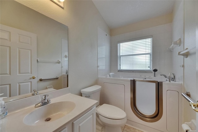 1003 Clearpointe Way, Lakeland, FL 33813 - full bath featuring a garden tub, toilet, vanity, and tile patterned floors