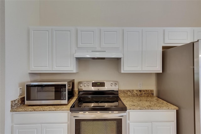 1003 Clearpointe Way, Lakeland, FL 33813 - kitchen featuring under cabinet range hood, appliances with stainless steel finishes, and white cabinetry