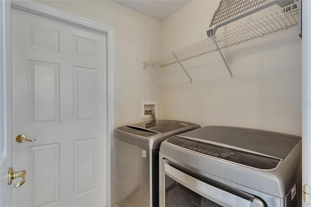 1003 Clearpointe Way, Lakeland, FL 33813 - laundry room with washing machine and dryer