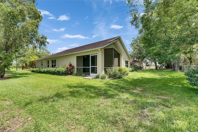 1003 Clearpointe Way, Lakeland, FL 33813 - rear view of house featuring stucco siding and a yard
