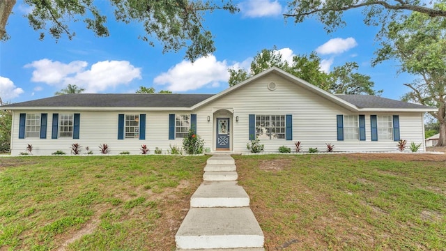 4825 Foxrun, Lakeland, FL 33813 - ranch-style home with a front yard