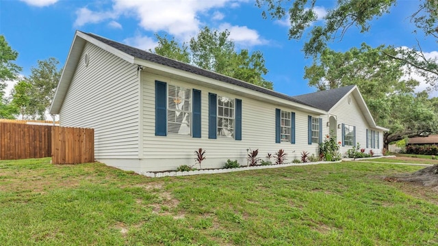 4825 Foxrun, Lakeland, FL 33813 - view of side of property