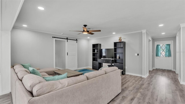 4825 Foxrun, Lakeland, FL 33813 - living area featuring a barn door, ceiling fan, recessed lighting, light wood finished floors, and baseboards