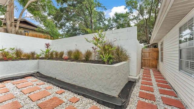 4825 Foxrun, Lakeland, FL 33813 - view of patio / terrace