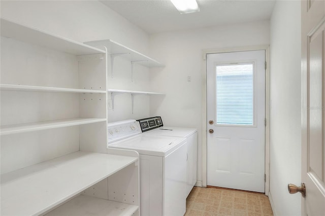 6065 Magpie Dr, Lakeland, FL 33809 - laundry room with washer and dryer