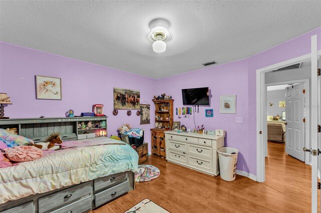5108 Waterwood Dr, Bartow, FL 33830 - bedroom featuring light wood-style flooring and a textured ceiling