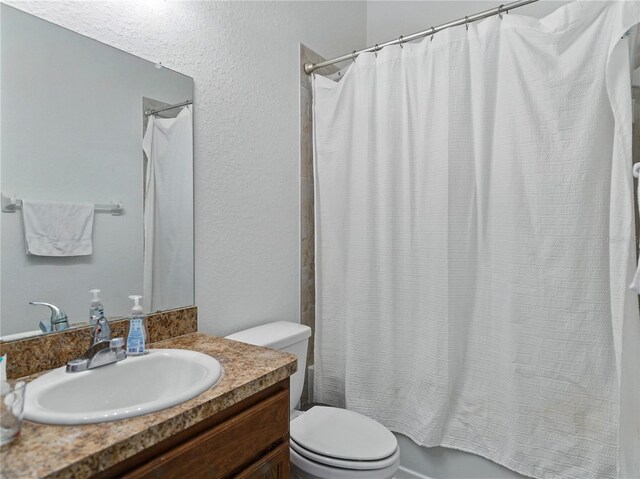1547 Cordgrass Way, Lakeland, FL 33813 - full bath with toilet, vanity, and shower / bath combination with curtain