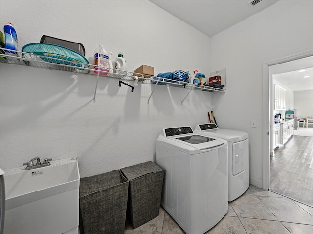 1547 Cordgrass Way, Lakeland, FL 33813 - laundry area featuring washer and dryer