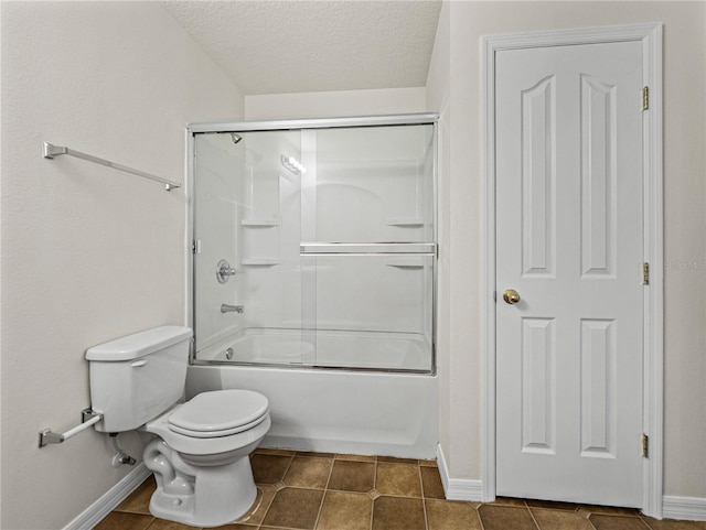 143 Alfani St, Davenport, FL 33896 - bathroom with toilet, bath / shower combo with glass door, a textured ceiling, baseboards, and tile patterned flooring