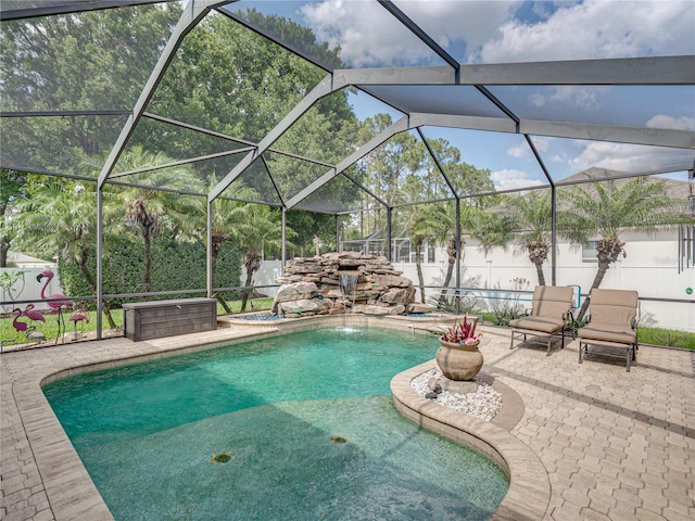 148 Melissa Trl, Auburndale, FL 33823 - view of pool featuring an in-ground hot tub, a patio, and a lanai