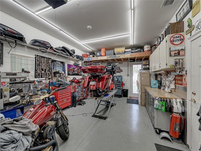 148 Melissa Trl, Auburndale, FL 33823 - garage featuring a workshop area