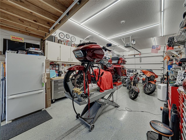 148 Melissa Trl, Auburndale, FL 33823 - garage with freestanding refrigerator and a workshop area