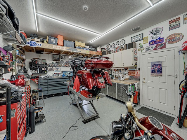 148 Melissa Trl, Auburndale, FL 33823 - garage featuring a workshop area
