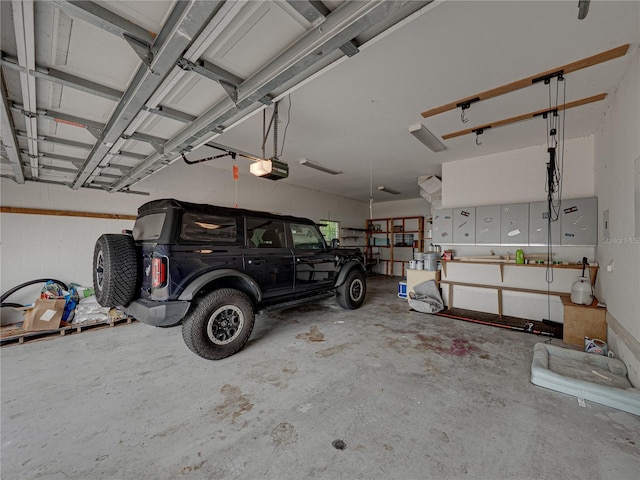 184 Melissa Trl, Auburndale, FL 33823 - garage featuring a garage door opener