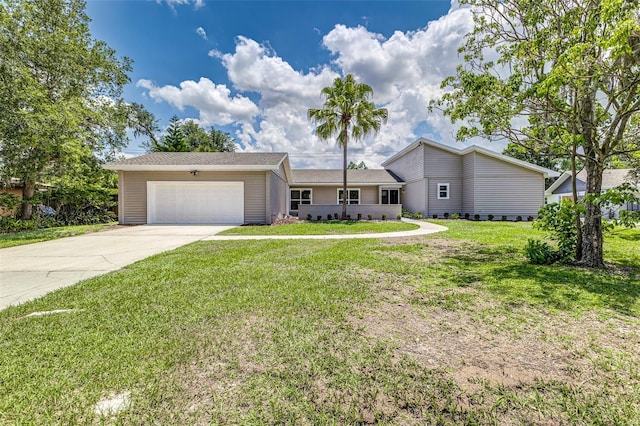 6338 Oak Sq E, Lakeland, FL 33813 - view of front facade with an attached garage, driveway, and a front yard