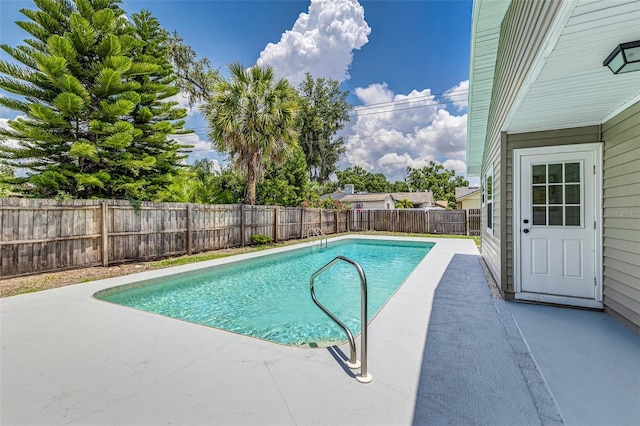 6338 Oak Sq E, Lakeland, FL 33813 - view of swimming pool featuring a patio area and a fenced backyard