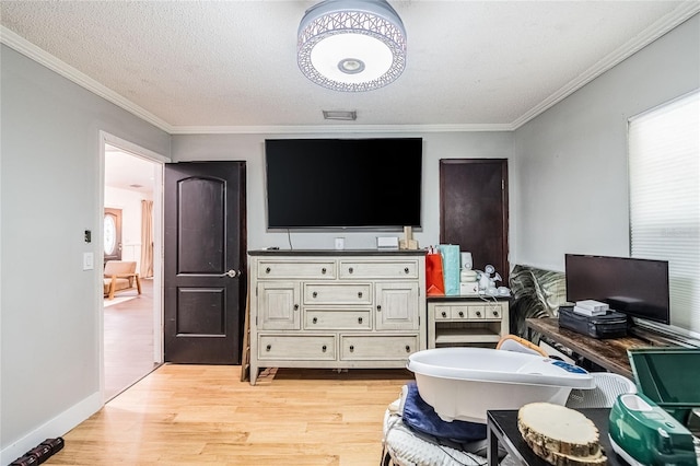 7608 Franklin Rd, Plant City, FL 33565 - home office featuring ornamental molding, light wood finished floors, and baseboards