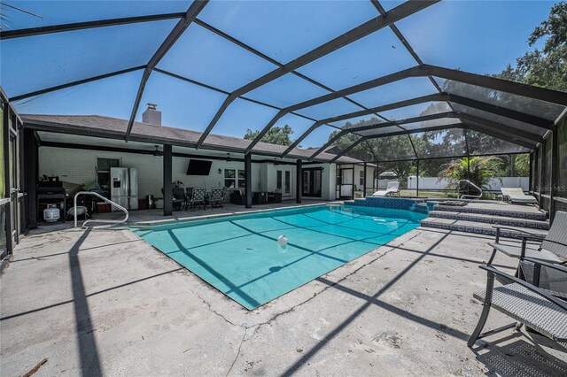 7608 Franklin Rd, Plant City, FL 33565 - view of pool featuring a patio, glass enclosure, and a pool with connected hot tub