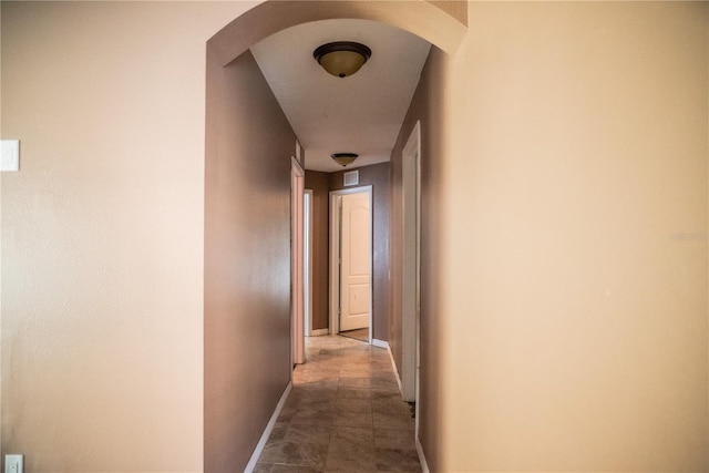 11567 Misty Isle Ln, Riverview, FL 33579 - corridor featuring arched walkways and baseboards