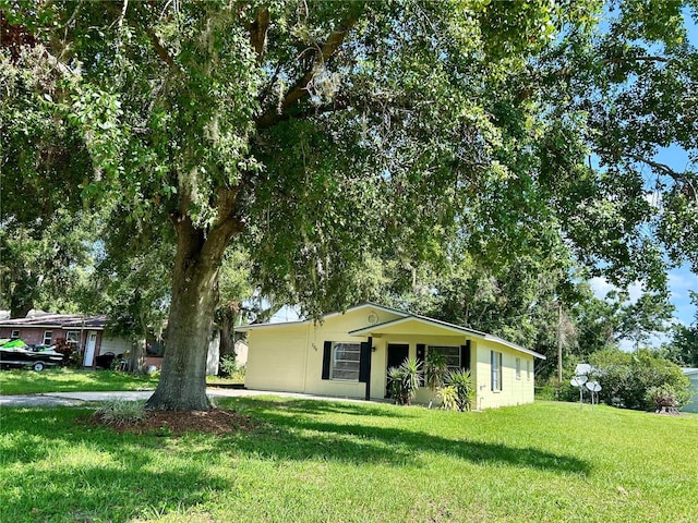304 Bell St, Wauchula, FL 33873 - single story home featuring a front lawn