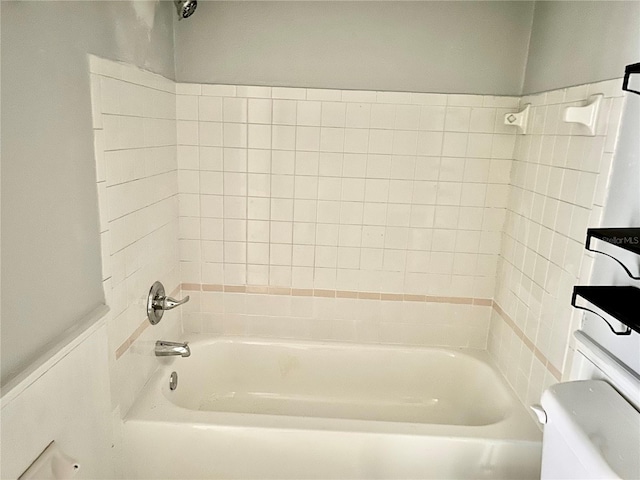 304 Bell St, Wauchula, FL 33873 - full bathroom with toilet and washtub / shower combination