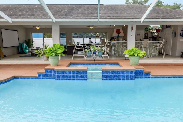 1130 Ewell Rd, Lakeland, FL 33811 - view of pool featuring exterior bar, a ceiling fan, a pool with connected hot tub, and a patio area