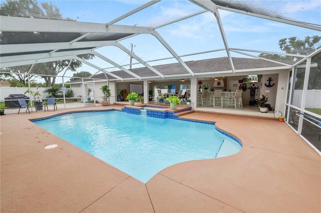 1130 Ewell Rd, Lakeland, FL 33811 - view of pool featuring a patio, a pool with connected hot tub, and glass enclosure