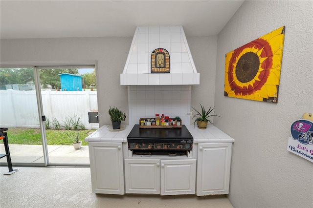 1130 Ewell Rd, Lakeland, FL 33811 - bar featuring range hood and a textured wall