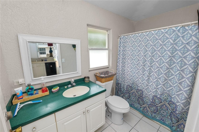 1130 Ewell Rd, Lakeland, FL 33811 - full bathroom featuring vanity, toilet, tile patterned flooring, and curtained shower