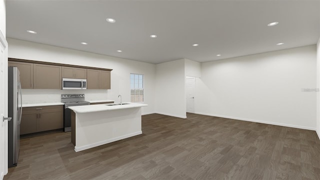 445 Silverbell Trl, Saint Cloud, FL 34771 - kitchen featuring stainless steel appliances, dark wood-style floors, a kitchen island with sink, baseboards, and recessed lighting