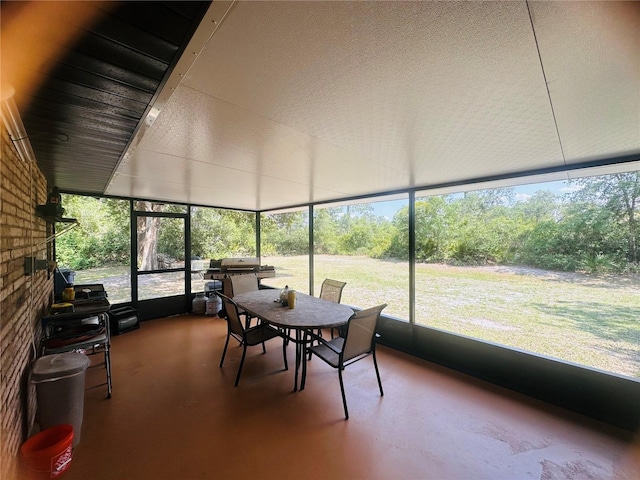 2430 Gresham St, Sebring, FL 33875 - sunroom / solarium featuring finished concrete floors