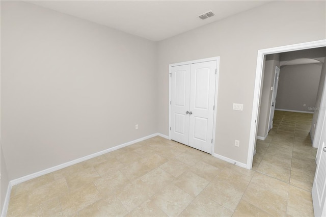 4125 Prima Lago Cir, Lakeland, FL 33810 - unfurnished bedroom featuring baseboards, a closet, and arched walkways