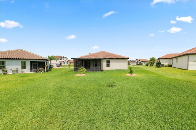 4125 Prima Lago Cir, Lakeland, FL 33810 - view of grassy yard featuring a sunroom