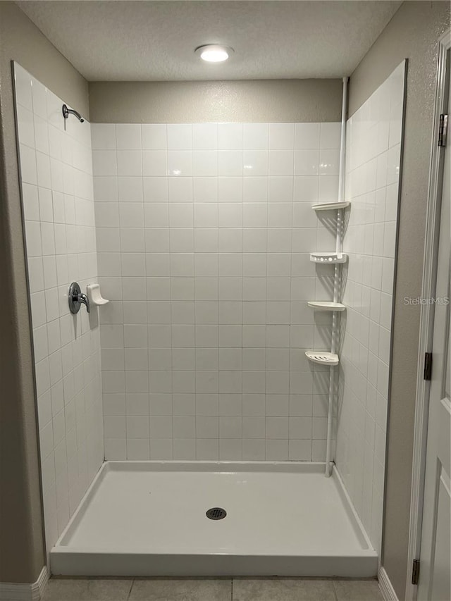 3188 Nubbin Ridge Ln, Zephyrhills, FL 33540 - full bathroom featuring tiled shower, tile patterned flooring, and baseboards