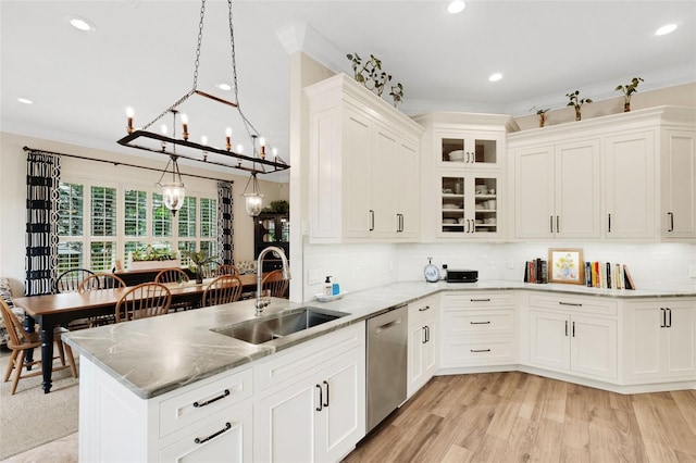 1825 Pawnee Trl, Lakeland, FL 33803 - kitchen featuring a sink, dishwasher, a chandelier, tasteful backsplash, and white cabinets