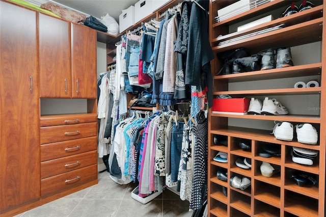 1825 Pawnee Trl, Lakeland, FL 33803 - walk in closet featuring tile patterned flooring